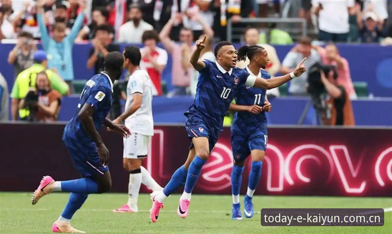 姆巴佩世界杯16球追平克洛泽，法国雨战2-0伊拉克：数据背后的三个疑问